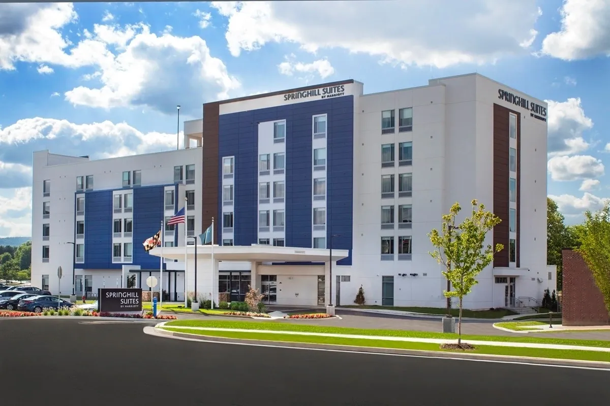 A hotel with a blue and white building in the background.